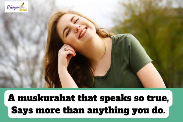 Muskurahat smile shayari